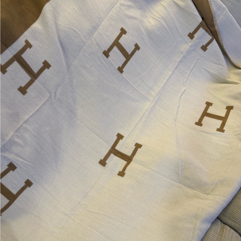 ❗️No Brand Avalon throw blanket !❗️ - Picture 4 of 6